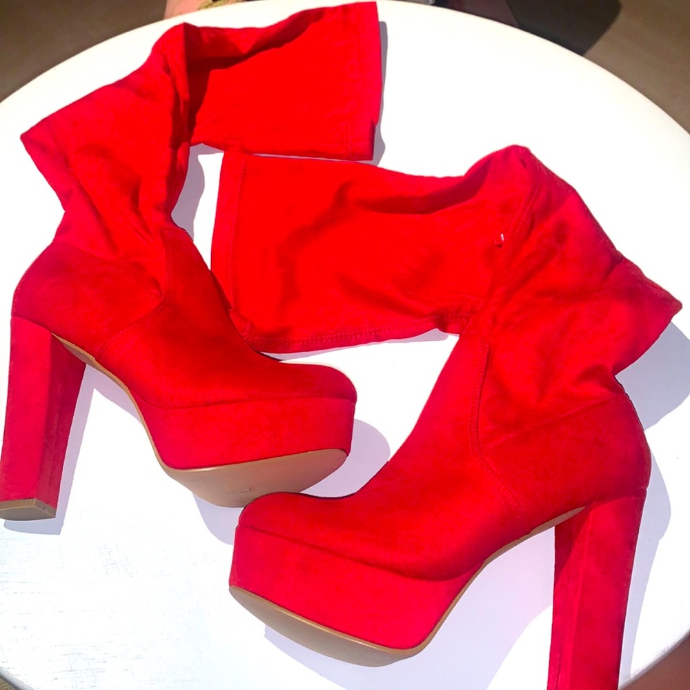 Allegra K Red knee high platform boots. Size 9. Chunky heel. Side zipper